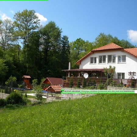 YOYO Zurli Park Hotel Resita Buitenkant foto