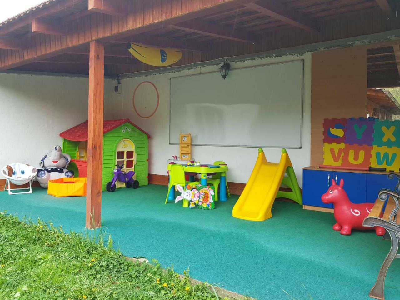 YOYO Zurli Park Hotel Resita Buitenkant foto